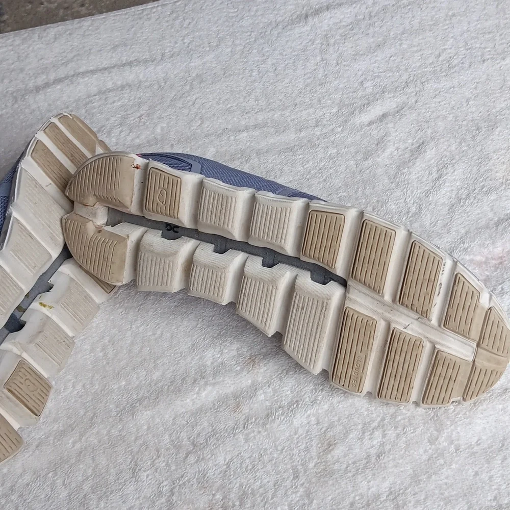 NWOT On Running Nimbus Cloud 5 - Picture 14 of 16